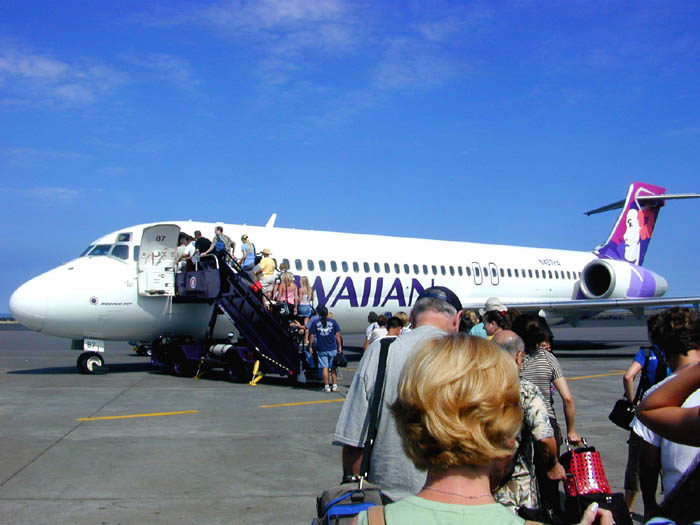 Hawaiian Airlines Flight at Kailua-Kona Airport_Wikimedia Commons, Courtesy