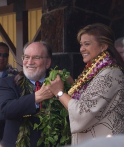 Gov. Neil Abercrombie and Kulani Warden Ruth Forbes untying the maile lei during today's ceremony. DPS photo.