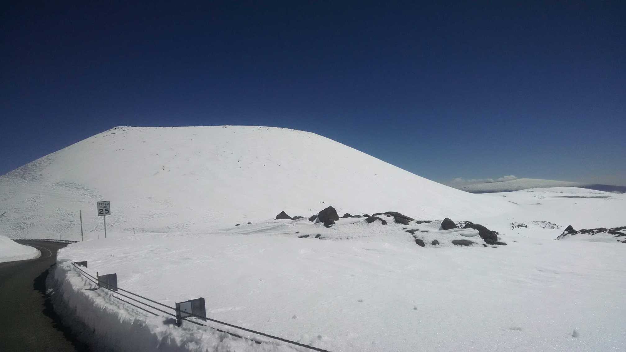 Mauna Kea snow 3.15.15 / Image: Chelsea Demello
