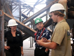 Pacific Biodiesel’s Director of Operations Jenna Long and Agricultural Program Manager James Twigg-Smith explain to Governor Ige how the crushing mill, located on the lot adjacent to the refinery, fits into the Company’s sustainability model. Pacific Biodiesel photo.