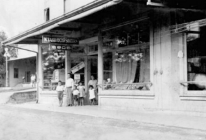 K Taniguchi Shoten, Waiakea Town Hilo 1921. KTA Super Stores courtesy photo.