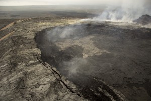 Small vents in the southern portion of Puʻu ʻŌʻō crater have been active recently, and erupting new lava flows onto the floor of the crater. USGS/HVO photo taken on March 4.