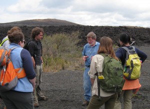 Don Swanson talks about Kīlauea Volcano’s 1969–1974 Mauna Ulu eruption with geology students from Franklin and Marshall College during their 2015 field trip to Hawai‘i Volcanoes National Park. Photo courtesy of Stan Mertzman, Franklin and Marshall College.