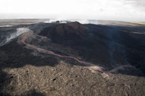 A wider view of the larger breakout traveling down the north flank of Puʻu ʻŌʻō, towards the northwest. USGS/Hawaiian Volcano Observatory photo.