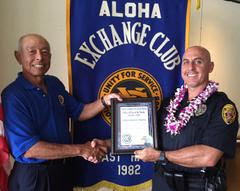 Aloha Exchange Boardmember Joey Estrella presents an "Officer of the Month" award to Officer Roberto Segobia. HPD photo.